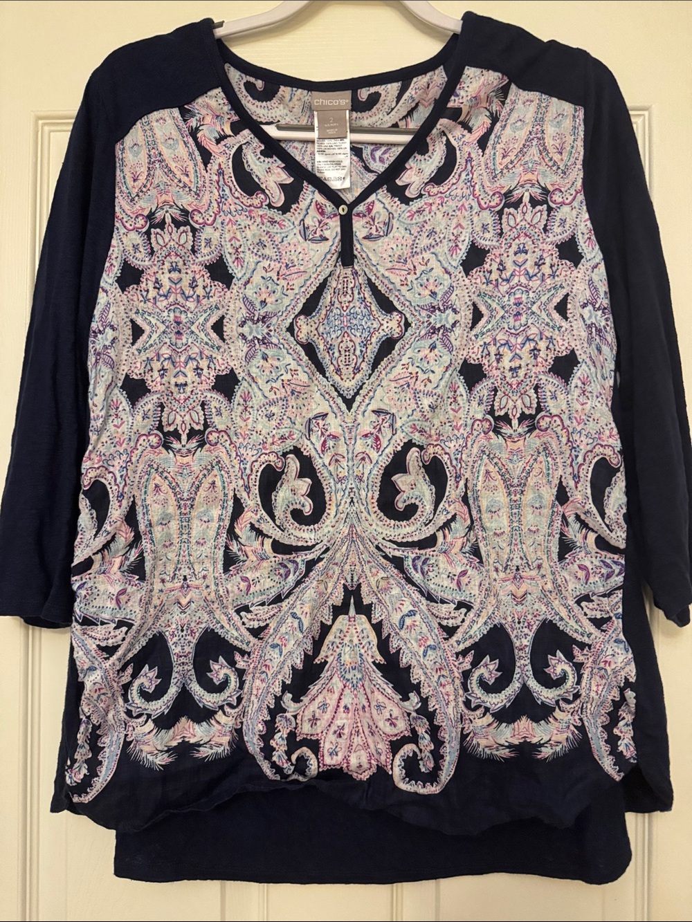 EUC Chico’s Navy with Abstract Print Detail in Size 2-Large